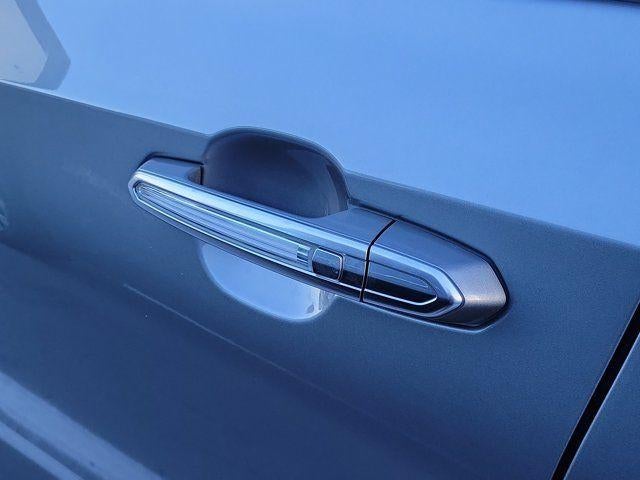 2023 Cadillac XT4 FWD Premium Luxury